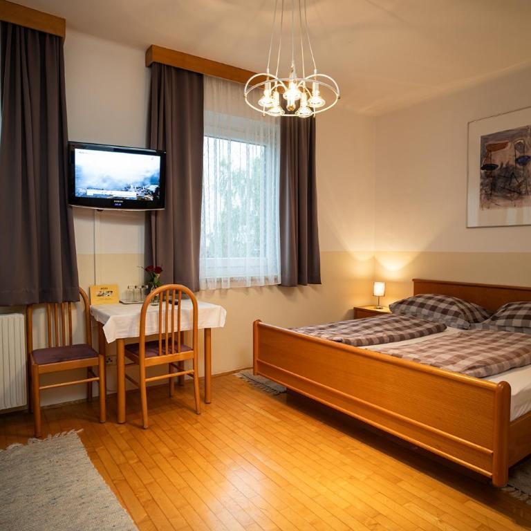 Gasthaus-Gostišče-Trattoria Ogris - Dreibettzimmer mit Gartenblick - 1