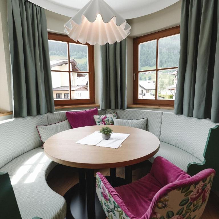 Alpenschlössl Boutique Appartements & Rooms - Apartment mit 2 Schlafzimmern mit Balkon und Terrasse - 10