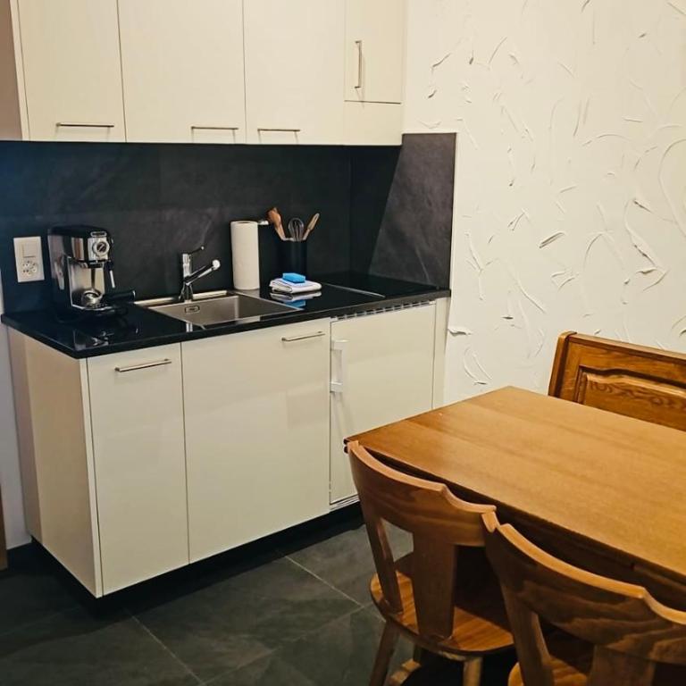 Cozy Alpine Apartment by Apartments Capricorn - Apartment - 8