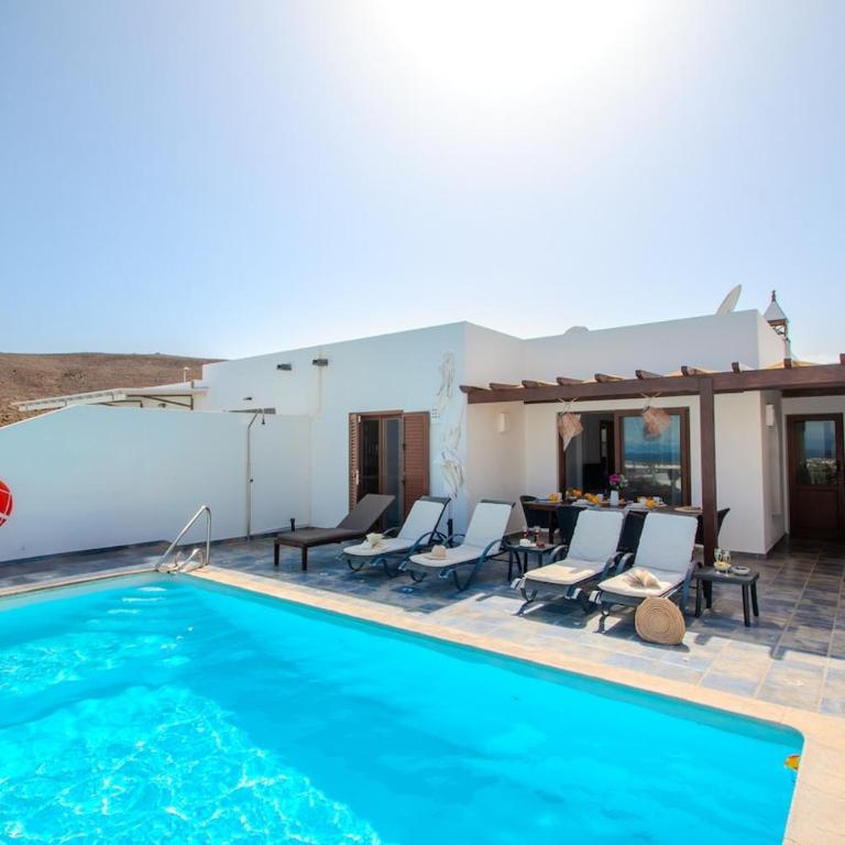 Casa Serena Panoramic Views, AC and Pool - Three-Bedroom House - 5
