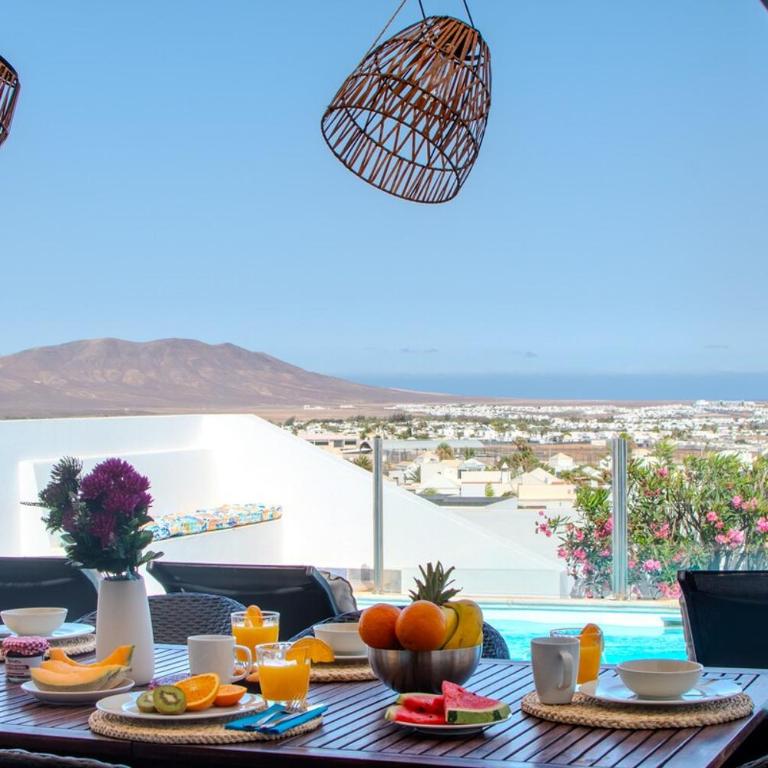 Casa Serena Panoramic Views, AC and Pool - Three-Bedroom House - 11
