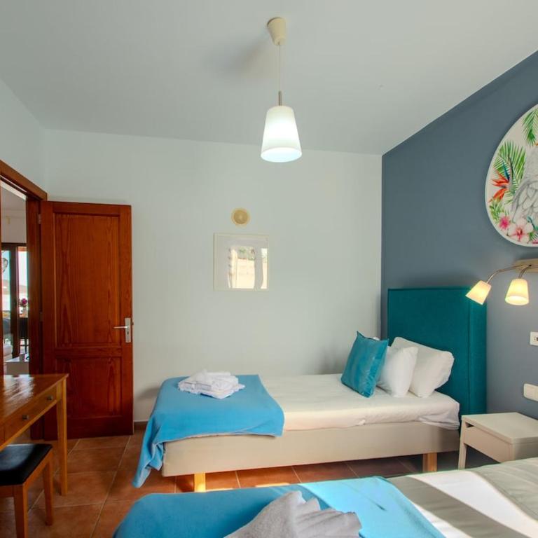 Casa Serena Panoramic Views, AC and Pool - Three-Bedroom House - 15
