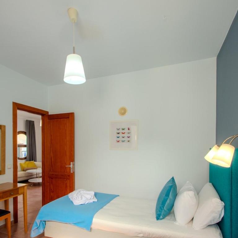 Casa Serena Panoramic Views, AC and Pool - Three-Bedroom House - 17