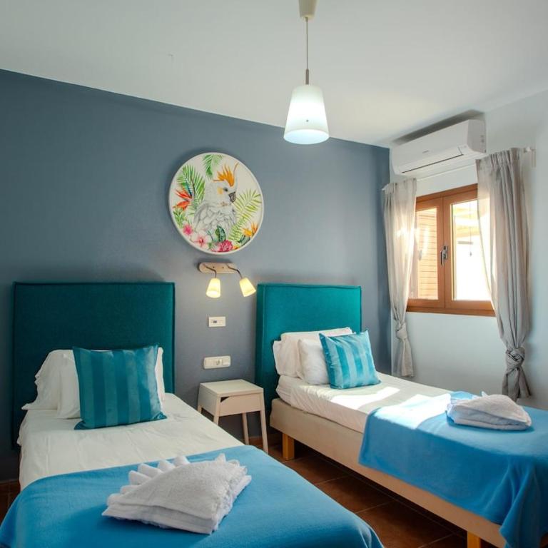Casa Serena Panoramic Views, AC and Pool - Three-Bedroom House - 22
