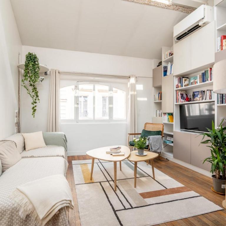 Bright and Chic Duplex with AC, Heart of Paris 9th - Duplex Apartment - 1