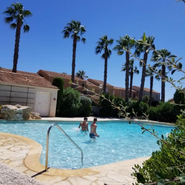 Petite maison avec jardin & piscine partagee - Maison de Vacances - 16