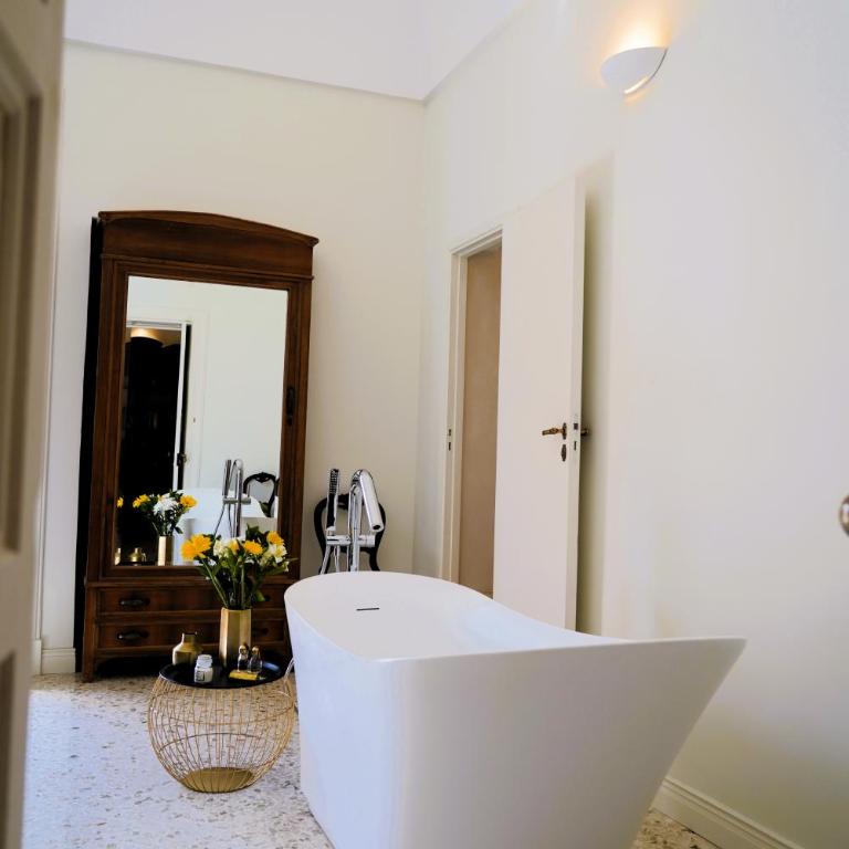 Palazzo Sozzi Luxury - ANTICO SPLENDORE nel CUORE di OSTUNI - Deluxe Double Room with Bath - 33