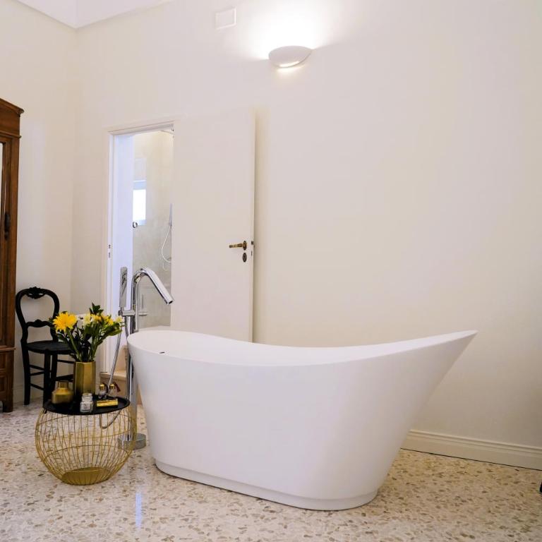 Palazzo Sozzi Luxury - ANTICO SPLENDORE nel CUORE di OSTUNI - Deluxe Double Room with Bath - 43