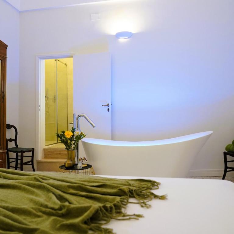 Palazzo Sozzi Luxury - ANTICO SPLENDORE nel CUORE di OSTUNI - Deluxe Double Room with Bath - 1