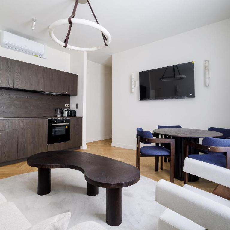 Splendid apartment with AC in Champs Élysées for 4PAX - Deluxe One-Bedroom Apartment - 2