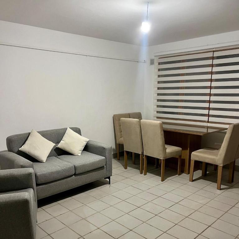 Cozy y Quiet House with Private Garden - Three-Bedroom Apartment - 6