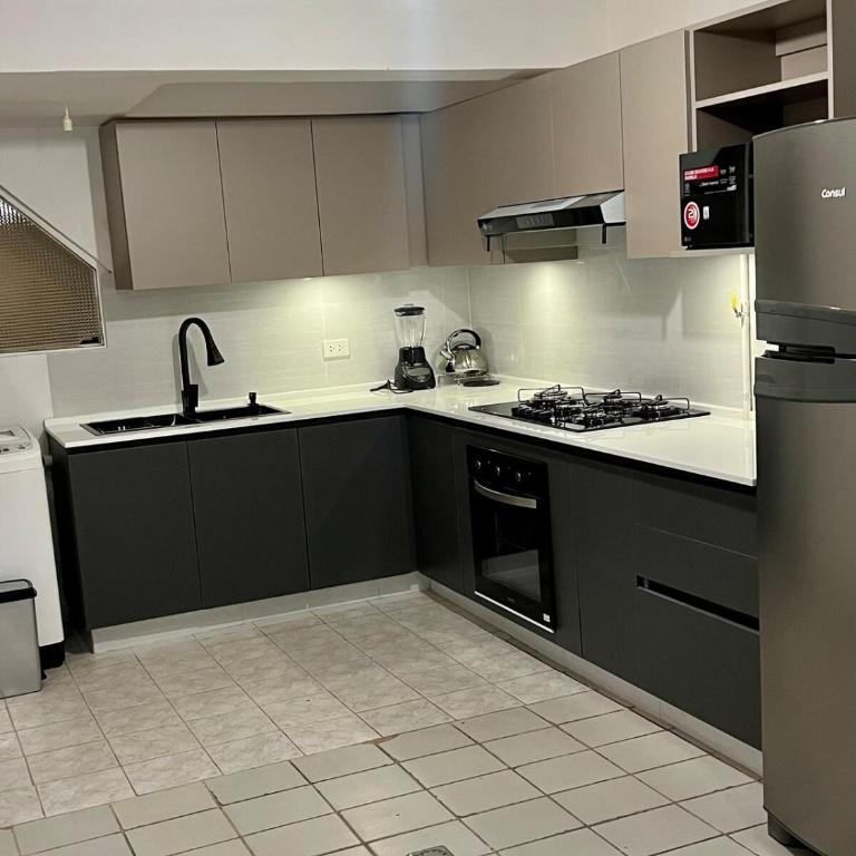 Cozy y Quiet House with Private Garden - Three-Bedroom Apartment - 7