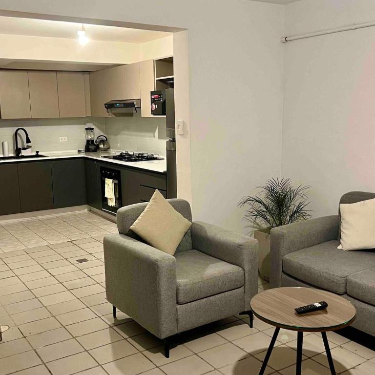 Cozy y Quiet House with Private Garden - Three-Bedroom Apartment - 15