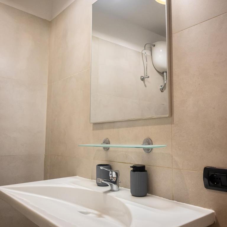 Gate 40 Roma - Triple Room with Private Internal Bathroom - 6