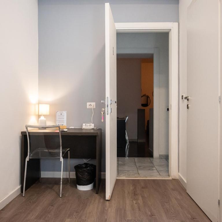 Gate 40 Roma - Single Room with Private Internal Bathroom - 13