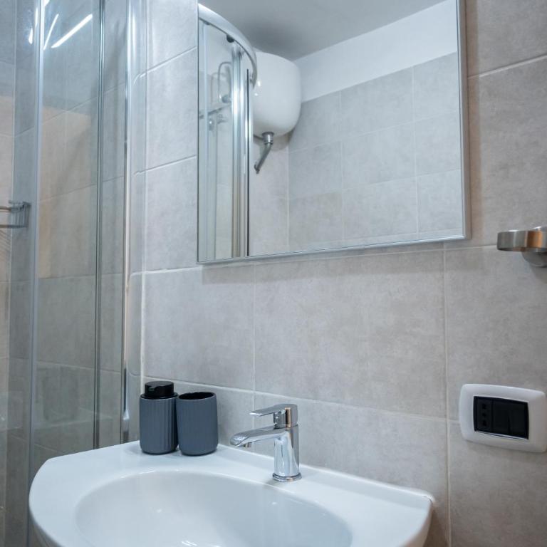 Gate 40 Roma - Single Room with Private Internal Bathroom - 11