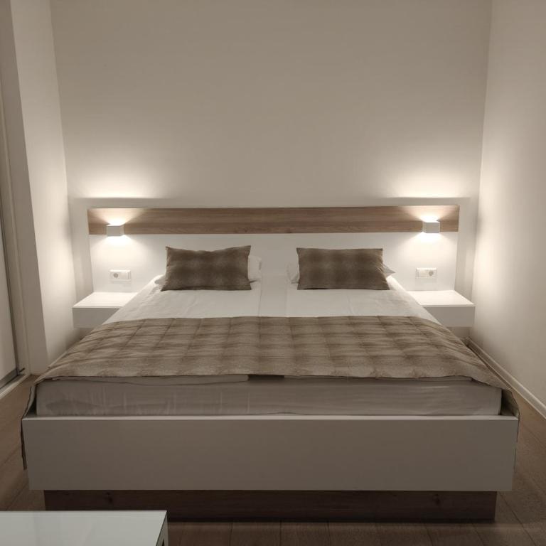 Central Point Privilege Apartments - Studio - 1