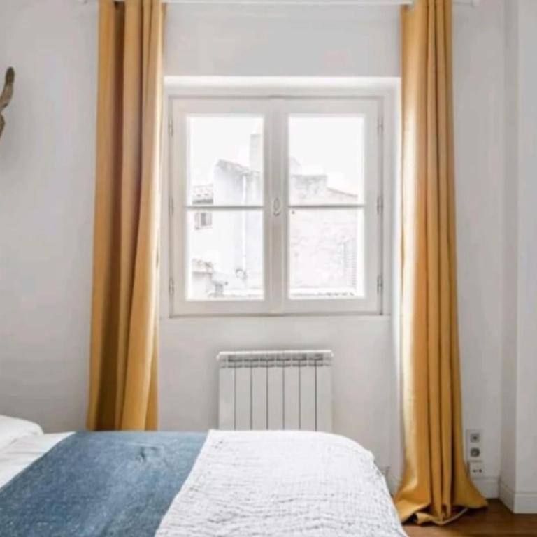 Le Clos St Georges - One-Bedroom Apartment - 10