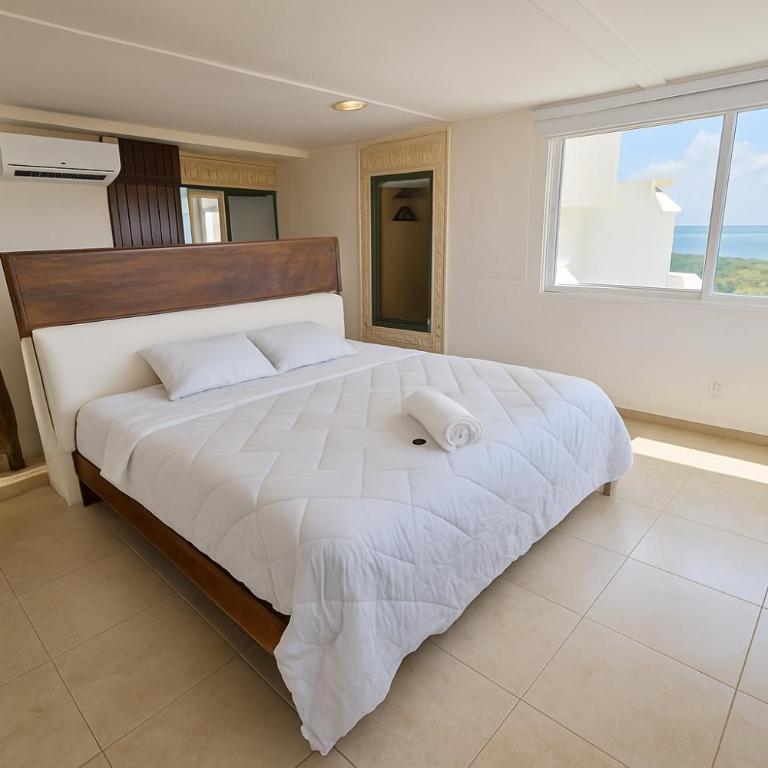 Beachfront condos - Double Room with Lake View - 7