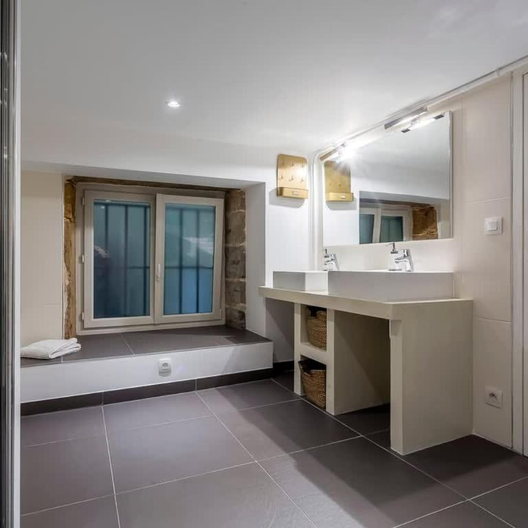 Charlie - Furnished apartment 260m² Downtown Lyon - Apartment - 46