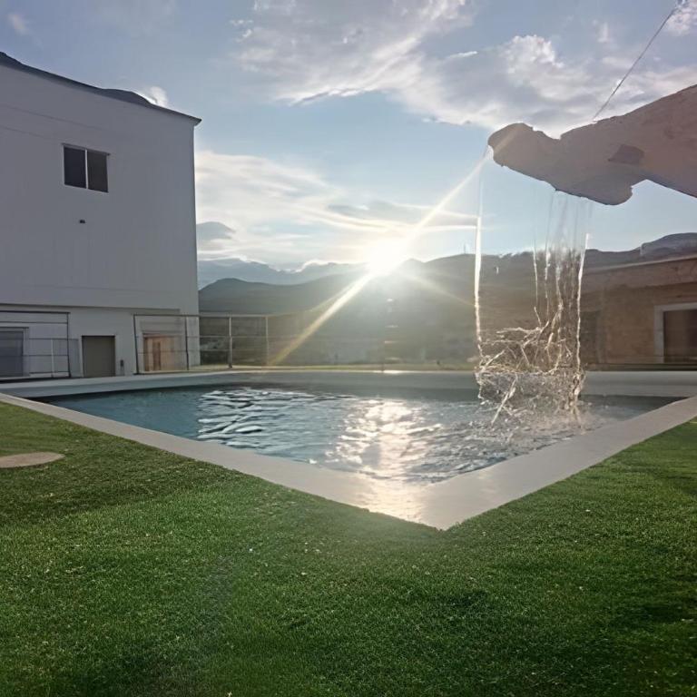 Piscina, jacuzzi en la flora Cali - Estudio - 16