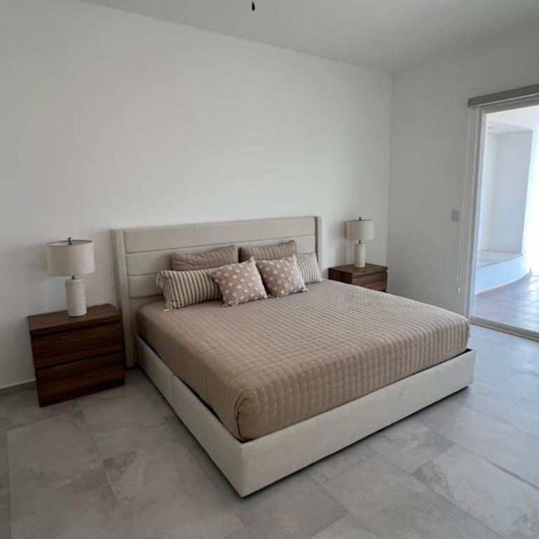 Caracoles Homes - Three-Bedroom Villa - 11