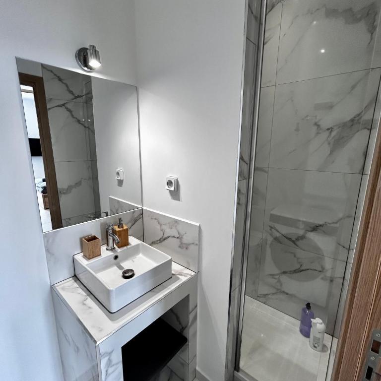 Appartement vue imprenable Vieux-Port et Notre Dame - Studio - Vue sur Mer - 8