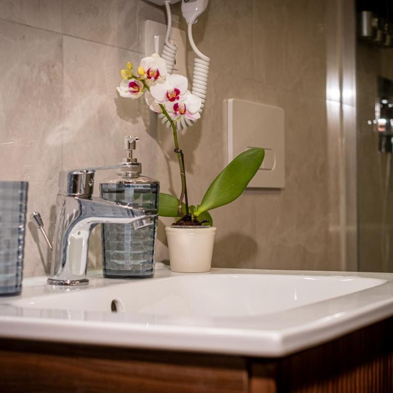 THE SUITEST MAISON Boutique Holiday Apartment Zona Colosseo - Appartamento Deluxe con 3 Camere da Letto - 34