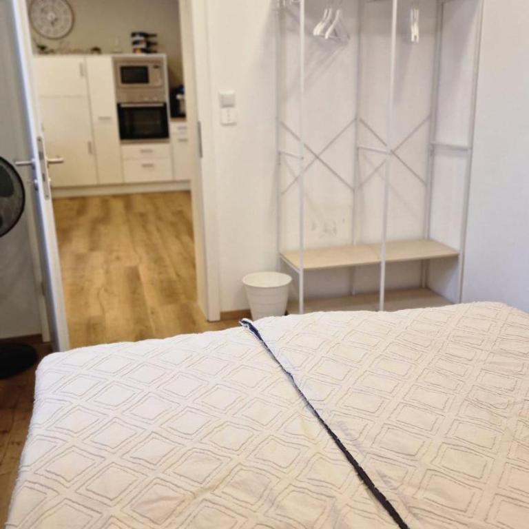 AUXBRG Premium Apartment Augsburg mit 3 Schlafzimmern & XL-Terrasse - Three-Bedroom Deluxe Apartment - 9