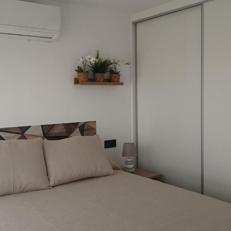 Blue Ocean Apartments - Two-Bedroom Apartment with Terrace and Sea View - 11
