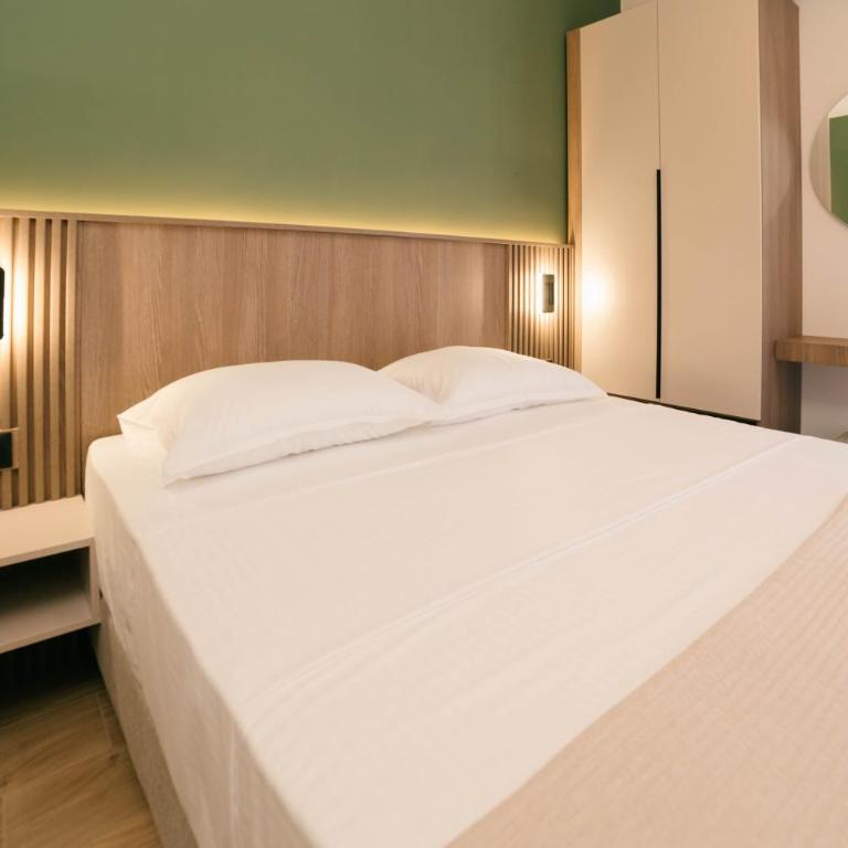 Solea Apartments - Studio Apartment with Queen Bed - 2