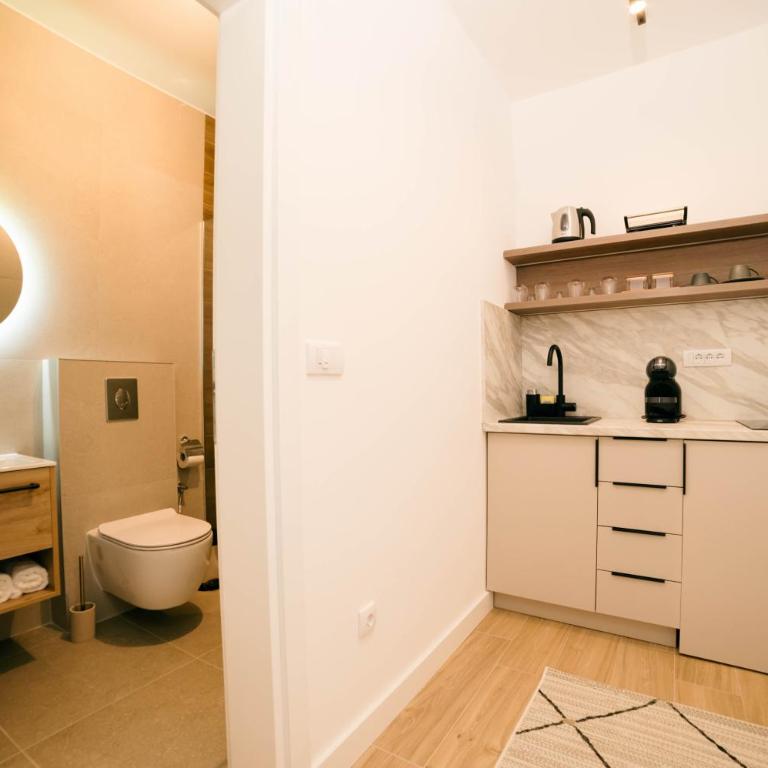 Solea Apartments - Studio Apartment with Queen Bed - 4