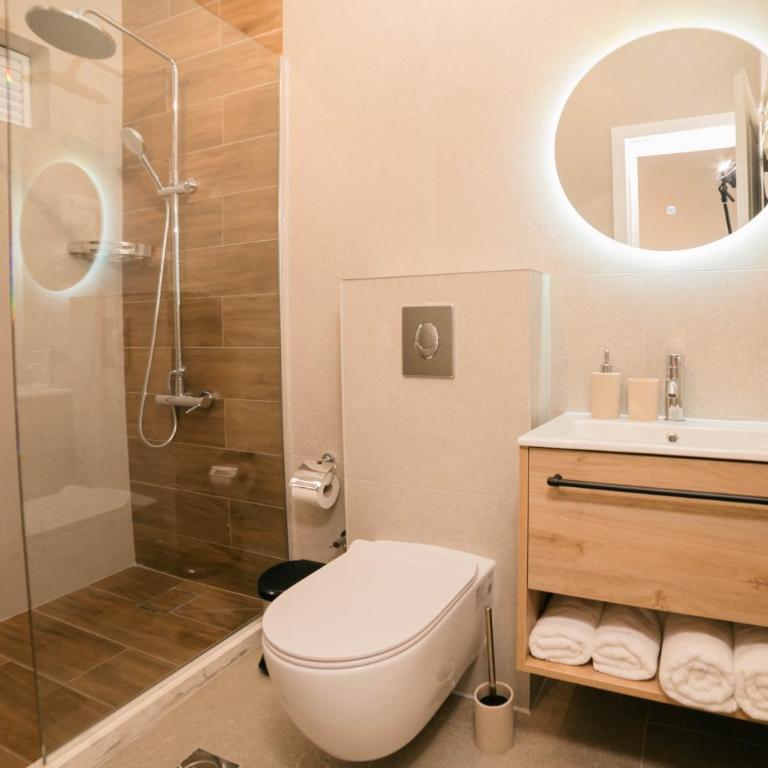 Solea Apartments - Studio Apartment with Queen Bed - 6