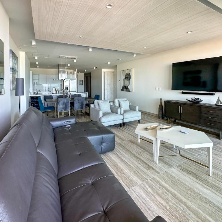 2BR Iconic Oceanfront Escape - Apartment - 5