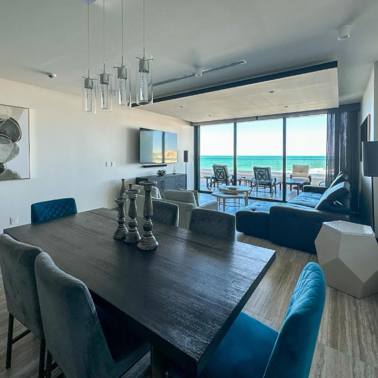 2BR Iconic Oceanfront Escape - Apartment - 11