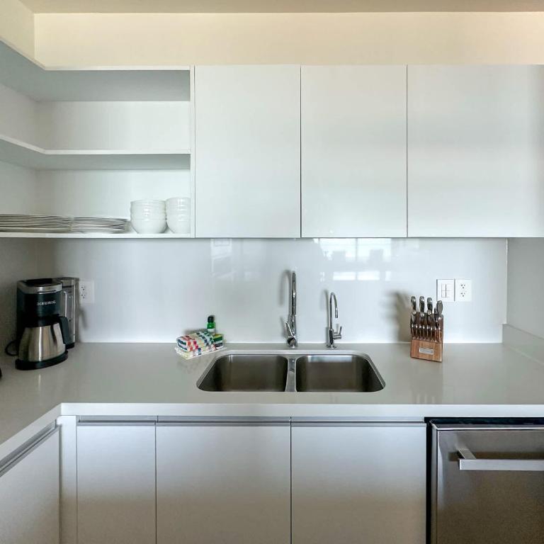 2BR Iconic Oceanfront Escape - Apartment - 16