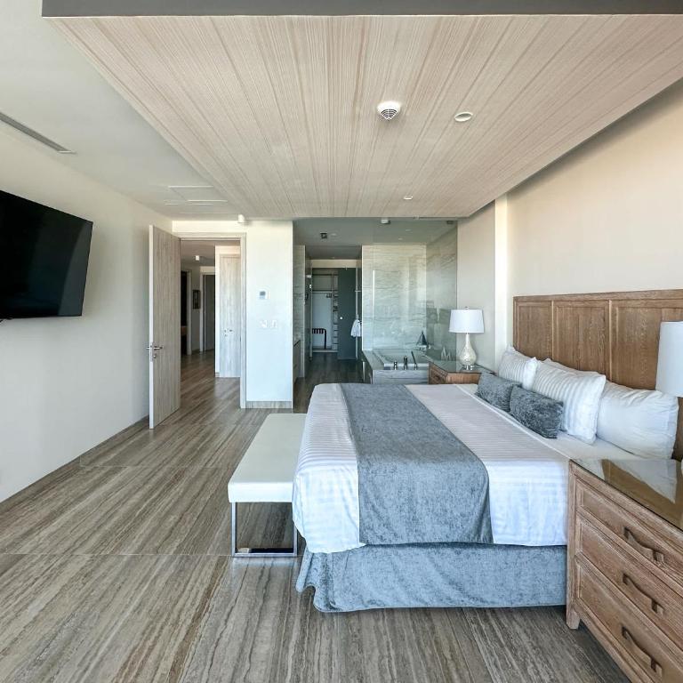 2BR Iconic Oceanfront Escape - Apartment - 21
