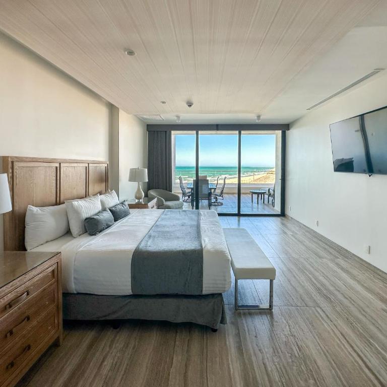 2BR Iconic Oceanfront Escape - Apartment - 22