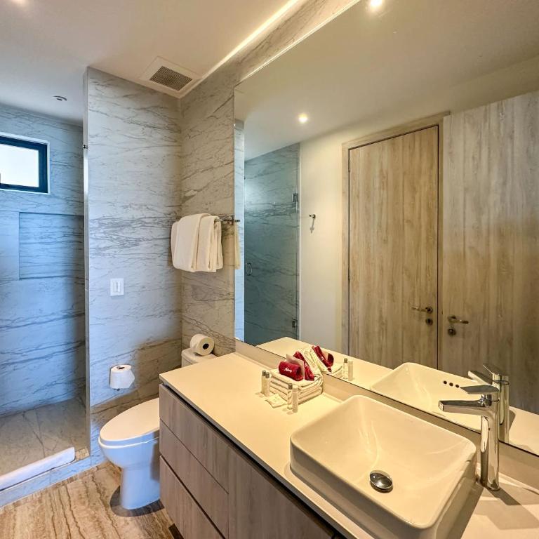 2BR Iconic Oceanfront Escape - Apartment - 41