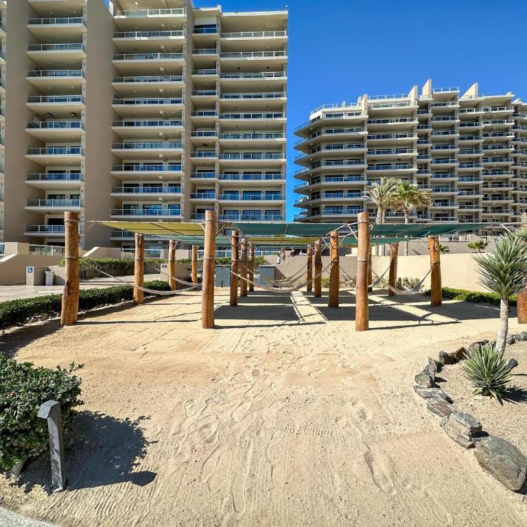 2BR Iconic Oceanfront Escape - Apartment - 81