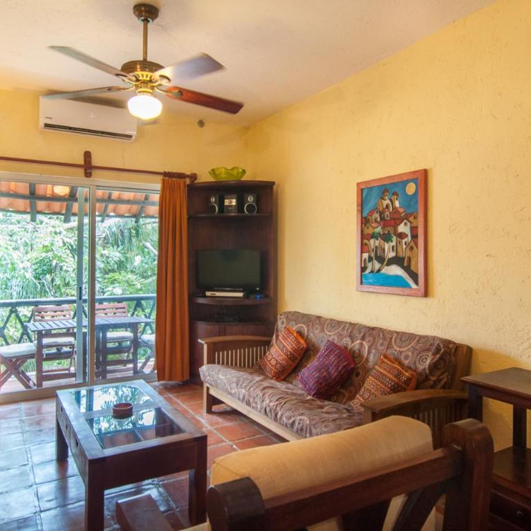 Charming authentic Mexico-Walk to beach & 5th Ave! - 2BR 3 Balconies & A/C - 2