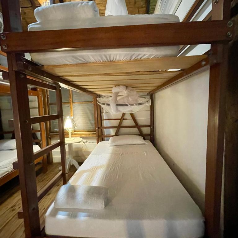 La Perla Hostel and Cabins - Cama en habitación compartida con 4 camas - 6