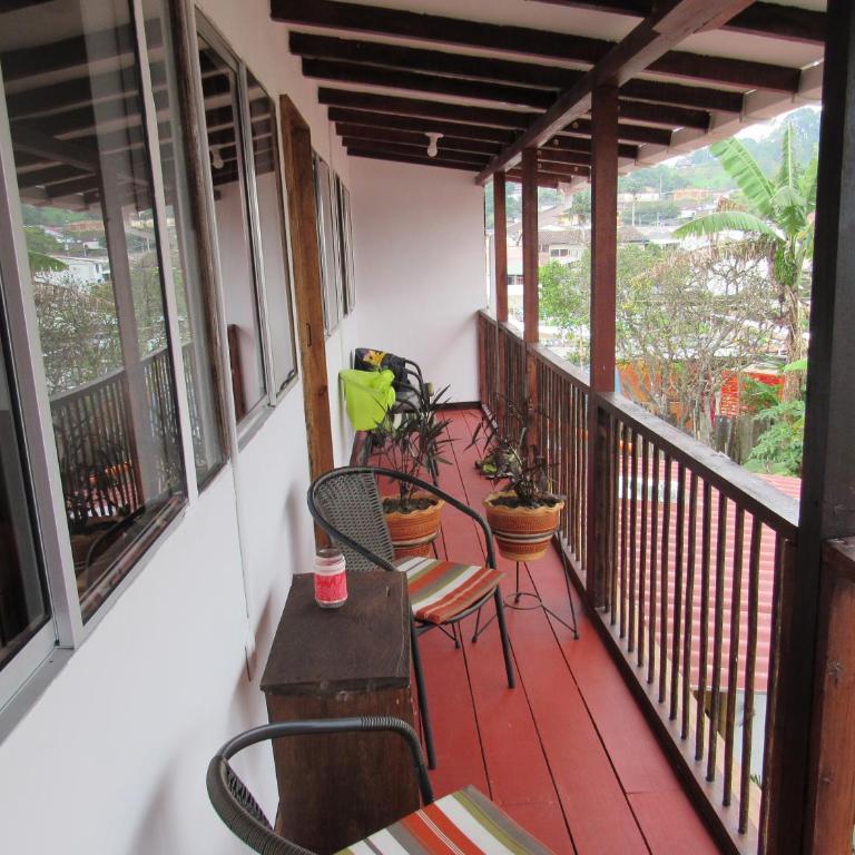 Casa La Eliana - Habitación Doble Privada con baño compartido - Balcón - 7