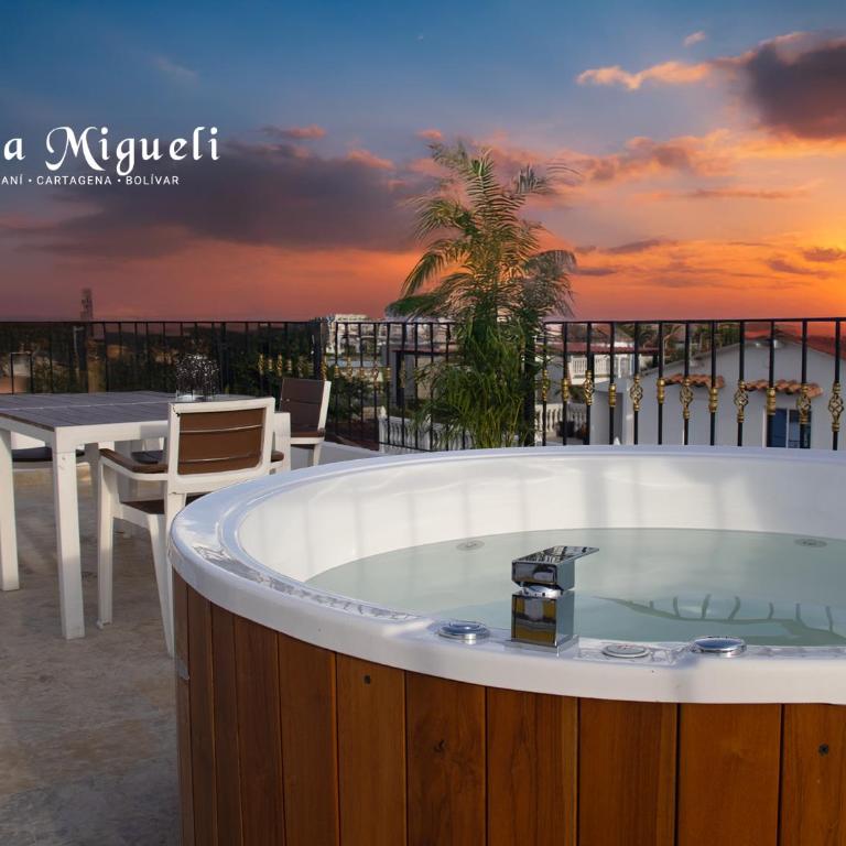 Casa Migueli, exclusiva casa con jacuzzi en terraza - Three-Bedroom House - 19