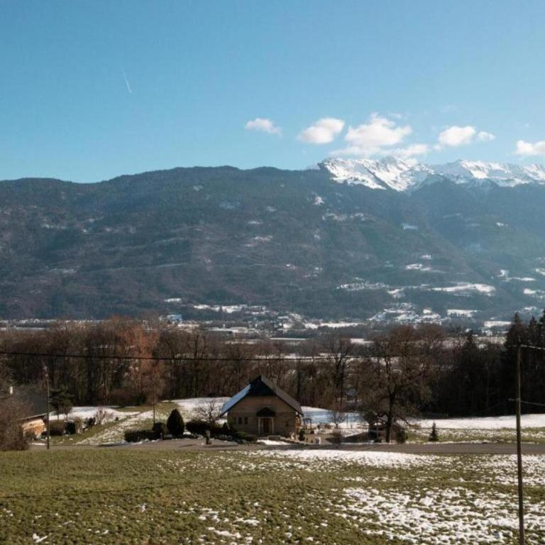 Mansion in Albertville near Ski Slopes - Maison de Vacances Six Chambres - 38