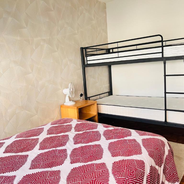 Grand appartement avec balcon et parking gratuit sur place - Appartamento con 2 Camere da Letto - 2