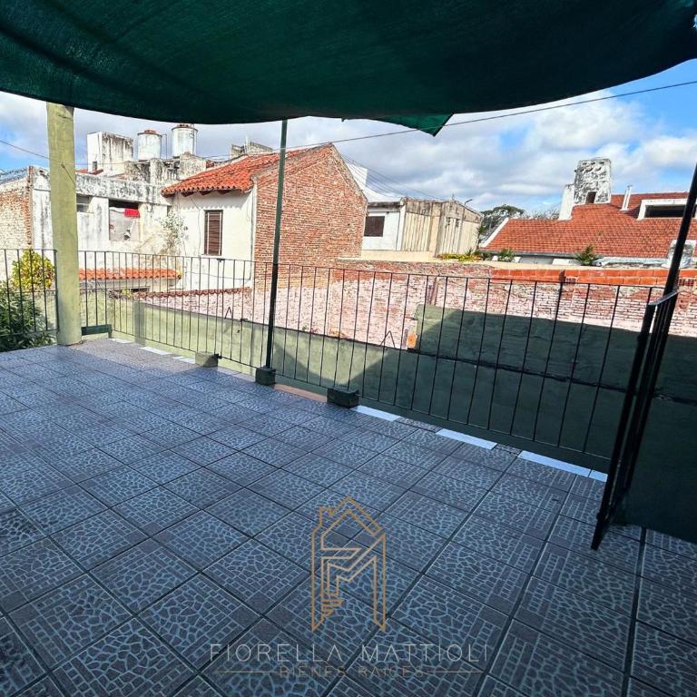 Departamento en planta alta con entrada independiente - Apartamento de 2 dormitorios - 4