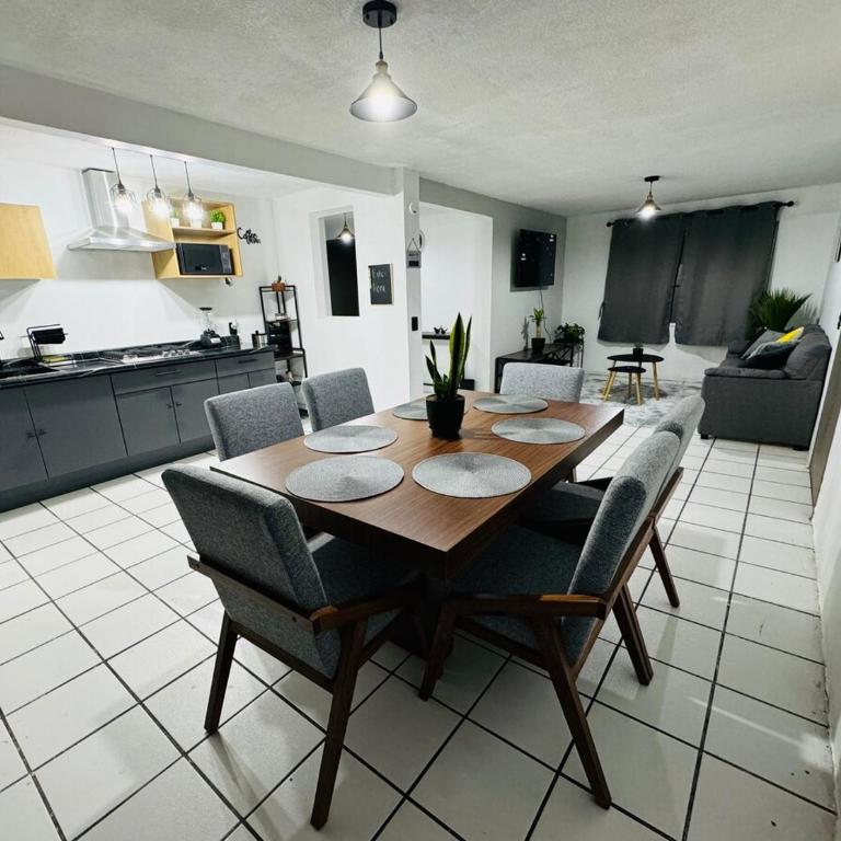 Departamento amplio y remodelado en Guadalajara - Apartamento de 3 dormitorios - 3