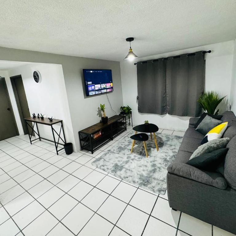 Departamento amplio y remodelado en Guadalajara - Apartamento de 3 dormitorios - 11