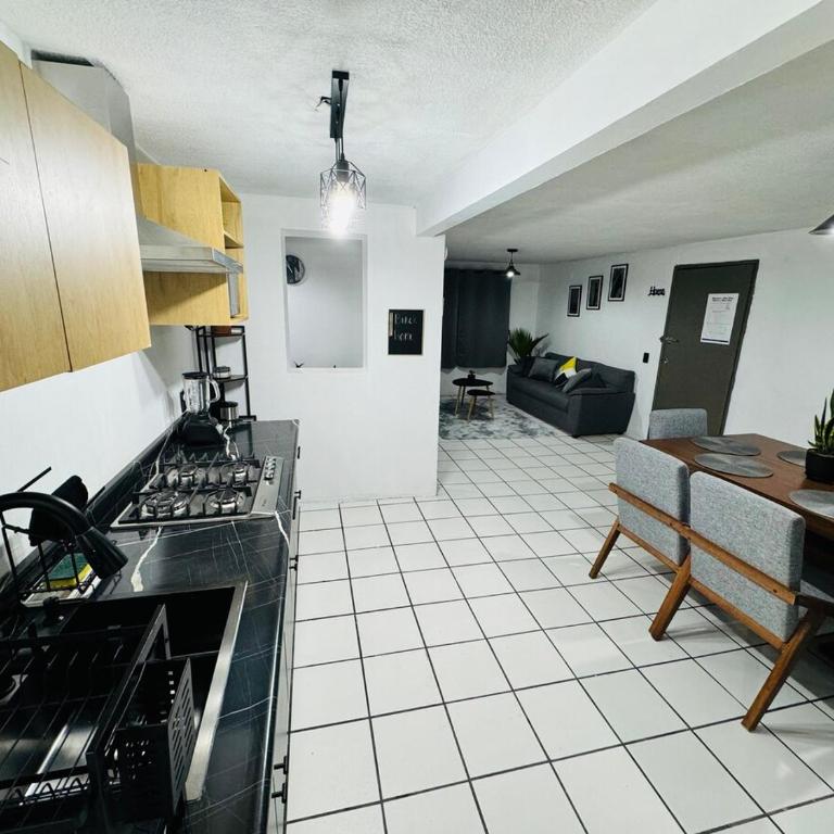 Departamento amplio y remodelado en Guadalajara - Apartamento de 3 dormitorios - 15